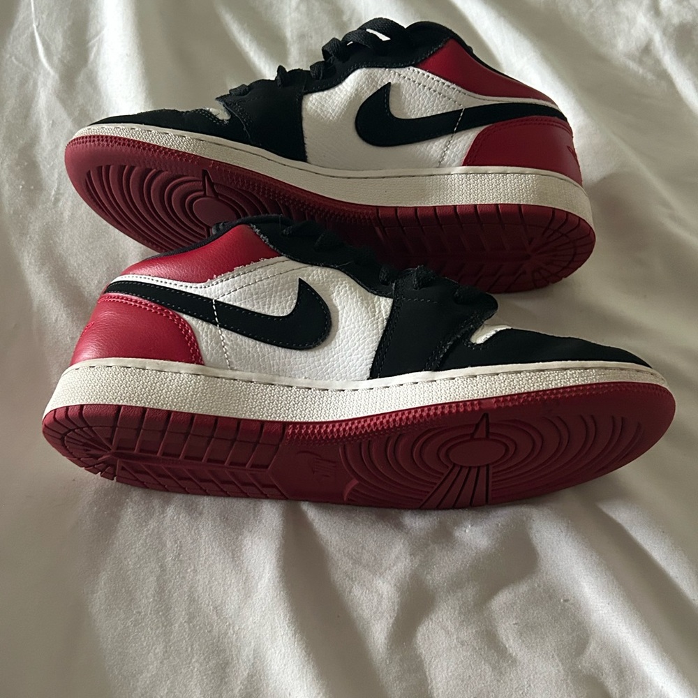 Kids Red, Black & White Low-Top Sneakers - Classic Swoosh Design